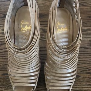 CHRISTIAN LOUBOUTIN sz 37.5 nude leather ZOULOU